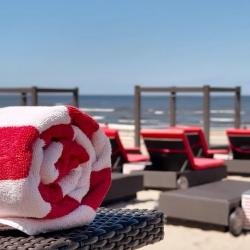 Vasara vēl nav galā… ☀️ Izbaudi katru saulaino dienu “Baltic Beach Hotel & SPA” privātajā pludmales zonā – mierpilna atpūta, komforts un jūras šalkas.

Brīdis sev, kur satiekas saule, smiltis un pilnīga relaksācija. 
