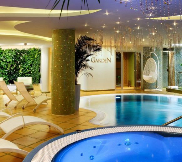 7 Day SPA &amp; Restaurant