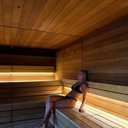 Aukstākās dienās atgūsti iekšējo siltumu un mieru. ✨

Ļauj ķermenim un prātam atslābt siltā saunā, elpot sāls istabas dziedinošo gaisu vai izbaudīt autentisku pirts rituālu, kas sniedz patiesu harmoniju.