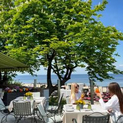 Vasara – tas ir brīdis starp sauli un jūras šalkām. ☀️

Izbaudi nesteidzīgu maltīti vai dzērienus restorāna “Il Sole” terasē ar skatu, kas iedvesmo – garšas, miers un vasaras burvība pie jūras.

Laiks atpūtai uz terases pie jūras! 