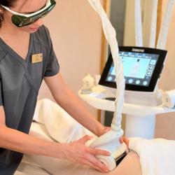 Sagatavojies svētku sezonai! ✨

SPA speciāliste Madara ikdienā strādā ar vienu no modernākajām estētiskajām tehnoloģijām „Icoone” – vakuuma masāža ar lāzera tehnoloģiju sejai / ķermenim.

Šī procedūra apvieno liftingu, modelēšanu un drenāžu, sniedzot redzami pārsteidzošus rezultātus. 