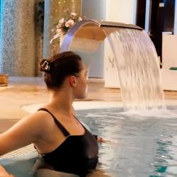 ✨ The Garden – vieta, kur laiks apstājas

Atklāj relaksācijas pasauli, kur katra detaļa ir radīta, lai Tu sajustu harmoniju. Ūdens, uguns, gaiss un zeme saplūst vienotā pieredzē, kas dāvā dziļu mieru un izsmalcinātu atpūtu.

“The Garden” ir vairāk nekā SPA – tā ir Tava privātā oāze, kur luksuss un dabas spēks satiekas.