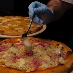 Tur, kur jūras miers satiekas ar Vidusjūras sauli, atrodas “Il Sole” — restorāns, kas piedāvā autentiskas itāļu garšas ar mūsdienīgas elegances pieskārienu. 