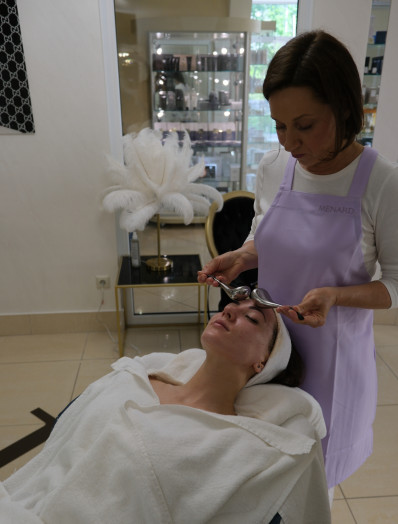 Face Space - Black Rose