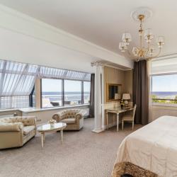 Baltic Suite ✨ Izsmalcināts dizains, plašums un miers – šie studijas tipa apartamenti piedāvā īpaši komfortablu uzturēšanos. 

Izbaudi nesteidzīgu atpūtu privātajā terasē ar tiešu skatu uz jūru 