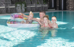 Happy family / SPA & restaurant offer