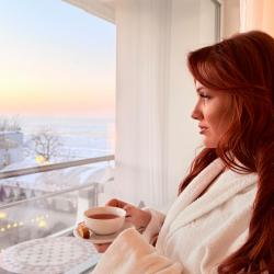 ✨ Kad rezervē nakšņošanu “Baltic Beach Hotel & SPA”, Tu rezervē vairāk nekā atpūtu izvēlētajā numurā.

Tu izvēlies mierpilnus rītus ar skatu uz jūru 