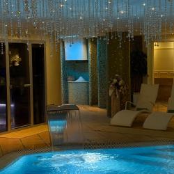 Ļauj sev iegrimt austrumu noslēpumainībā ar SPA rituālu “Marrakech”, kas apvieno autentiskas Hammam pirts tradīcijas, ķermeņa attīrīšanu un juteklisku relaksāciju. 