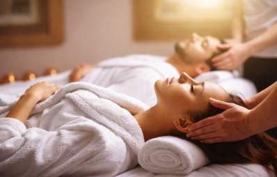 A MOMENT OF LOVE -  foam jacuzzi, massage, champagne & fruits